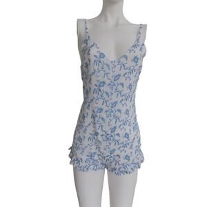 Kendall & Kylie shorts romper embroidered size Small